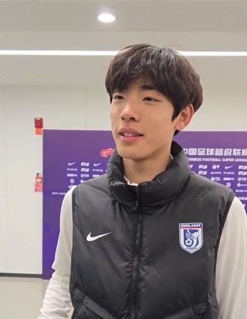国青归来上演中超首秀，朱鹏宇：感觉很好，场上大哥们很支持我